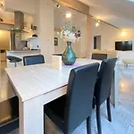 4 Apartment, 125 Qm, Ruhig Und Zentrumsnah, Max 5 Pers, Dachterasse, Garage, 1000 Mbit *