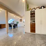 4 Apartment, 125 Qm, Ruhig Und Zentrumsnah, Max 5 Pers, Dachterasse, Garage, 1000 Mbit Böblingen