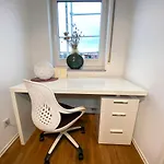 4 Apartment, 125 Qm, Ruhig Und Zentrumsnah, Max 5 Pers, Dachterasse, Garage, 1000 Mbit Lägenhet *