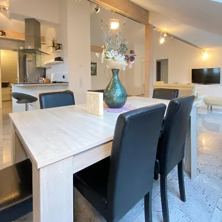 4 Apartment, 125 Qm, Ruhig Und Zentrumsnah, Max 5 Pers, Dachterasse, Garage, 1000 Mbit *