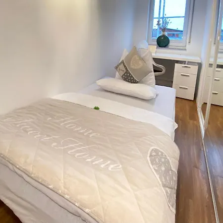 4 Apartment, 125 Qm, Ruhig Und Zentrumsnah, Max 5 Pers, Dachterasse, Garage, 1000 Mbit 伯布林根