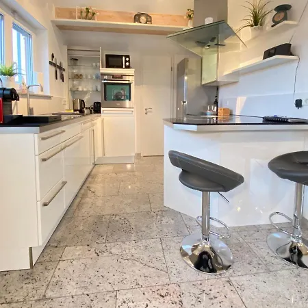 Apartment 4 Apartment, 125 Qm, Ruhig Und Zentrumsnah, Max 5 Pers, Dachterasse, Garage, 1000 Mbit *