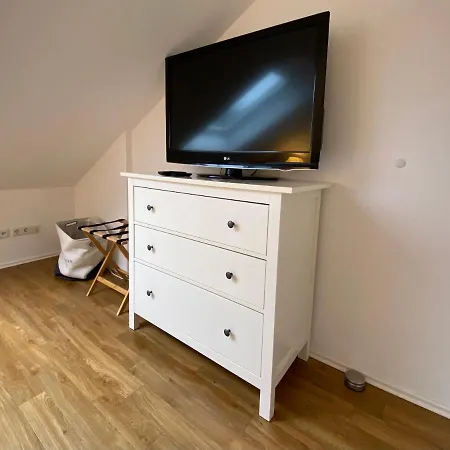 4 Apartment, 125 Qm, Ruhig Und Zentrumsnah, Max 5 Pers, Dachterasse, Garage, 1000 Mbit Appartement Böblingen
