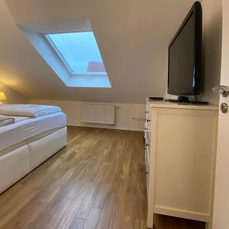 4 Apartment, 125 Qm, Ruhig Und Zentrumsnah, Max 5 Pers, Dachterasse, Garage, 1000 Mbit * Böblingen