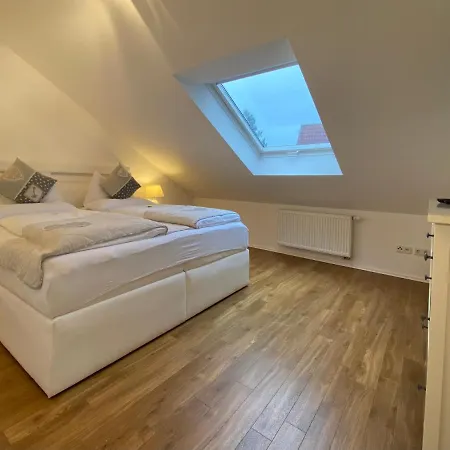 4 Apartment, 125 Qm, Ruhig Und Zentrumsnah, Max 5 Pers, Dachterasse, Garage, 1000 Mbit 公寓 伯布林根