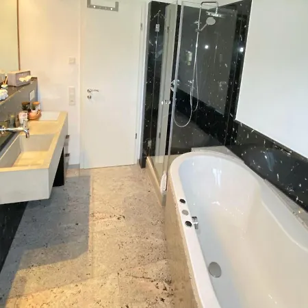 4 Apartment, 125 Qm, Ruhig Und Zentrumsnah, Max 5 Pers, Dachterasse, Garage, 1000 Mbit Böblingen