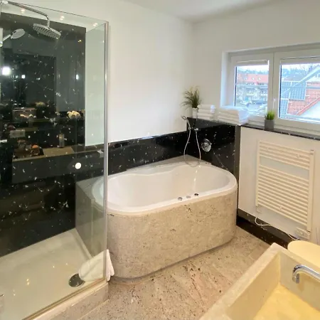 4 Apartment, 125 Qm, Ruhig Und Zentrumsnah, Max 5 Pers, Dachterasse, Garage, 1000 Mbit 公寓 伯布林根