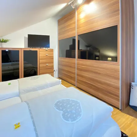 4 Apartment, 125 Qm, Ruhig Und Zentrumsnah, Max 5 Pers, Dachterasse, Garage, 1000 Mbit *