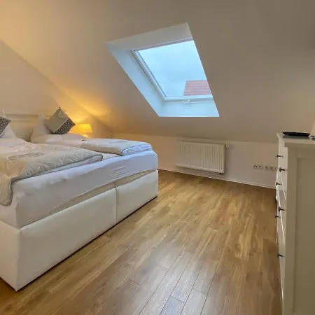 4 Apartment, 125 Qm, Ruhig Und Zentrumsnah, Max 5 Pers, Dachterasse, Garage, 1000 Mbit *