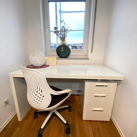 4 Apartment, 125 Qm, Ruhig Und Zentrumsnah, Max 5 Pers, Dachterasse, Garage, 1000 Mbit 公寓 *